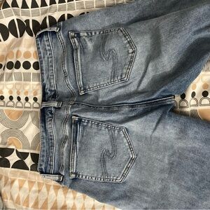 Silver Jeans Women's Relaxed Fit in Medium Blue